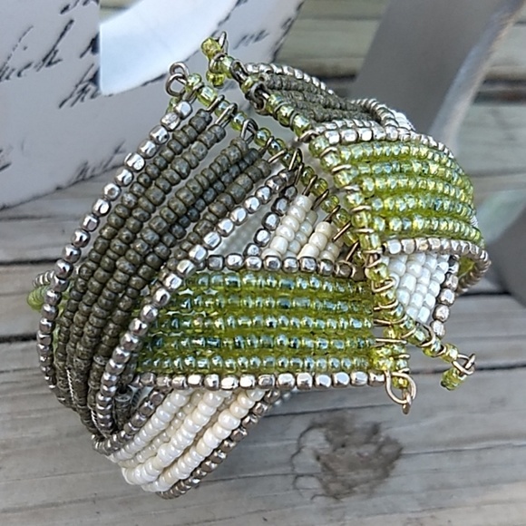 Funky green beaded braid bracelet - Picture 3 of 5